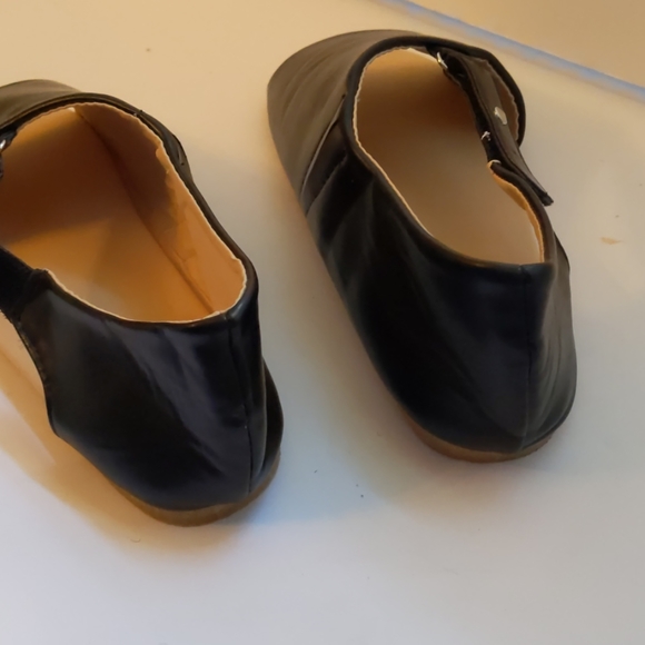 Black leather open toe flats-sz 8 - Picture 2 of 7